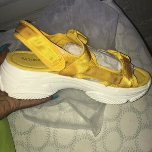 Fashion nova sandals size 8